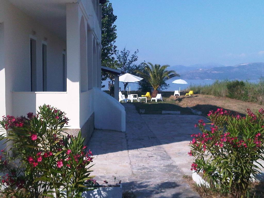 Virginia'S Beachfront Apartments Kavos Ruang foto
