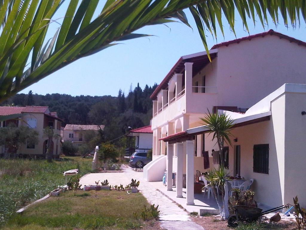 Virginia'S Beachfront Apartments Kavos Bagian luar foto