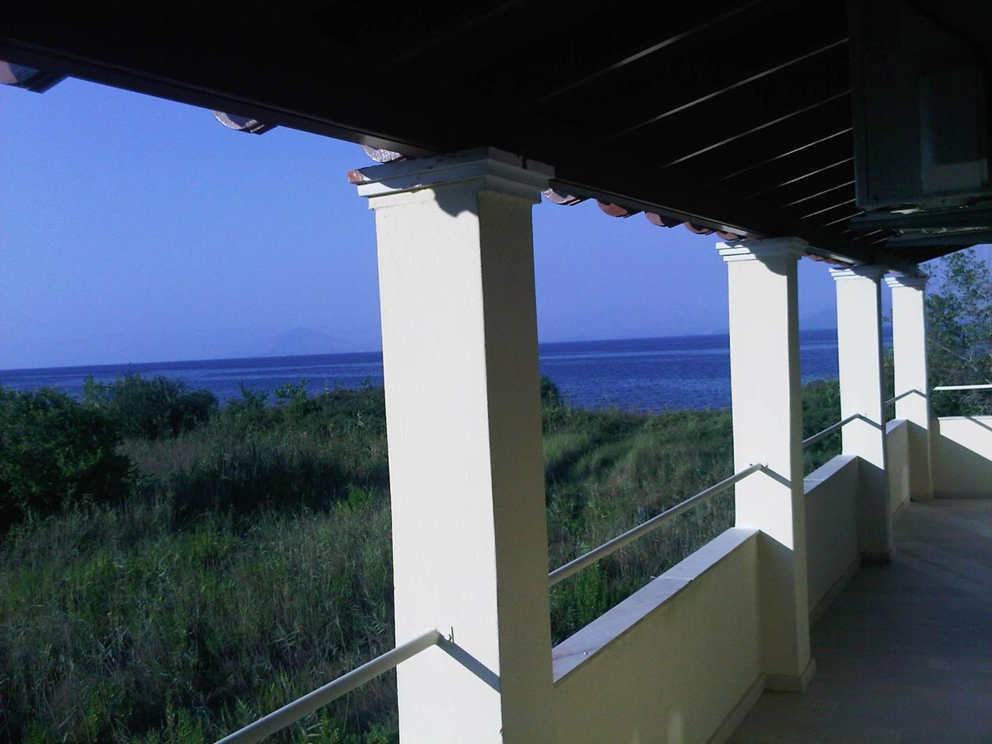Virginia'S Beachfront Apartments Kavos Bagian luar foto