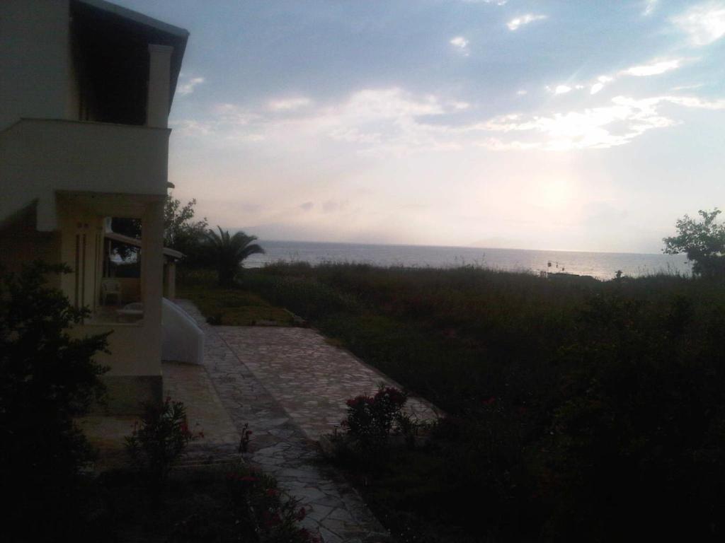 Virginia'S Beachfront Apartments Kavos Bagian luar foto