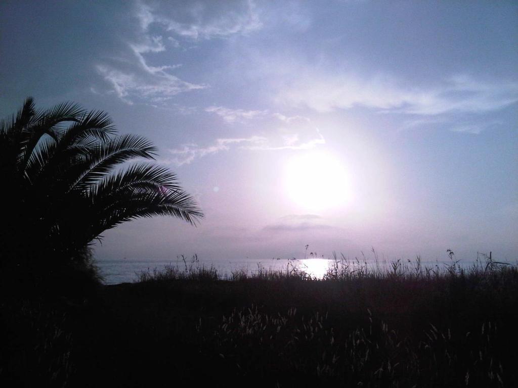 Virginia'S Beachfront Apartments Kavos Bagian luar foto