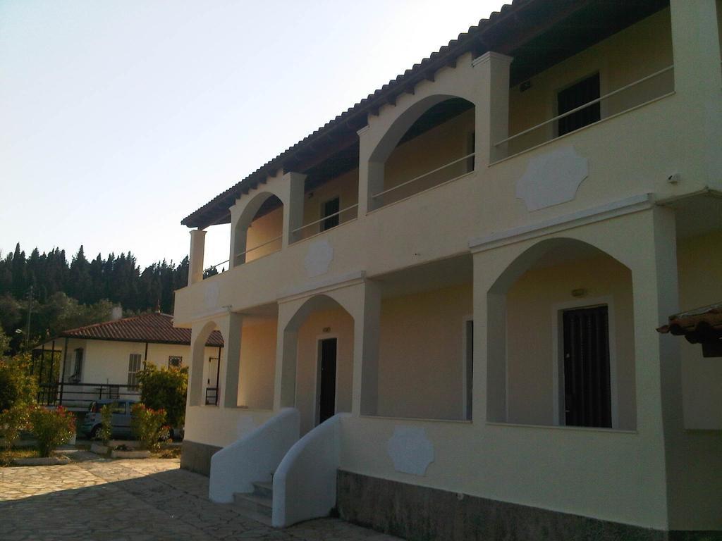 Virginia'S Beachfront Apartments Kavos Bagian luar foto