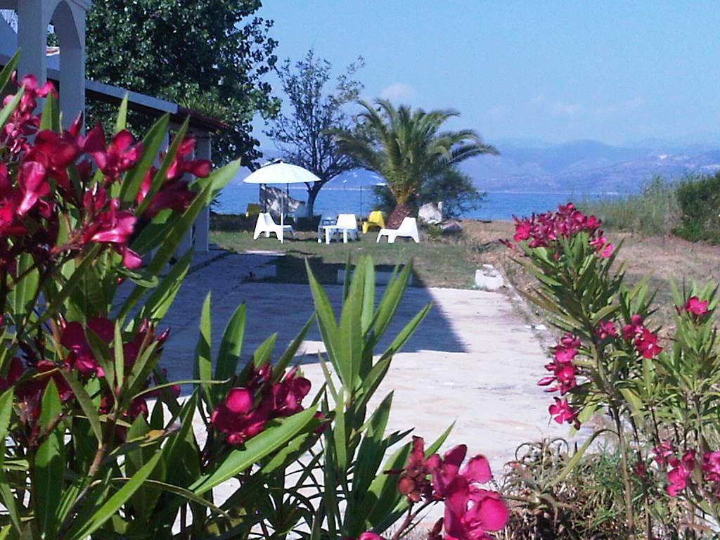 Virginia'S Beachfront Apartments Kavos Ruang foto