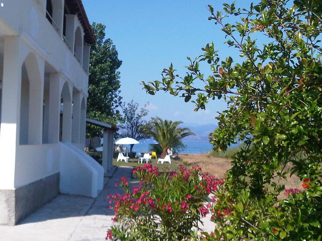 Virginia'S Beachfront Apartments Kavos Ruang foto